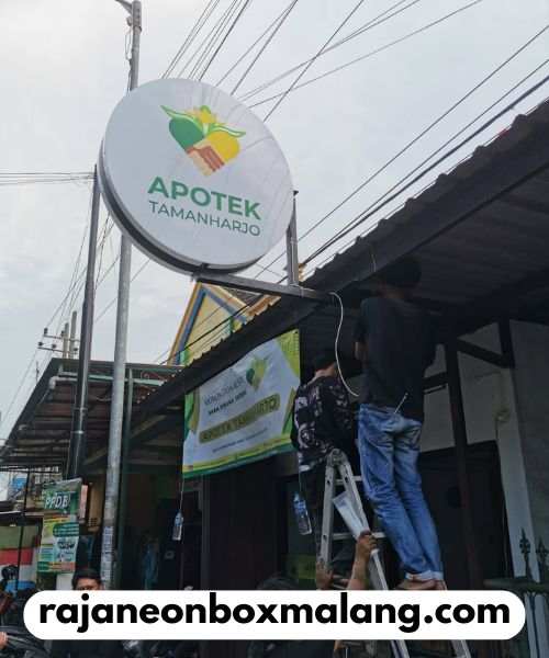 Neon Box Akrilik Toko di Malang